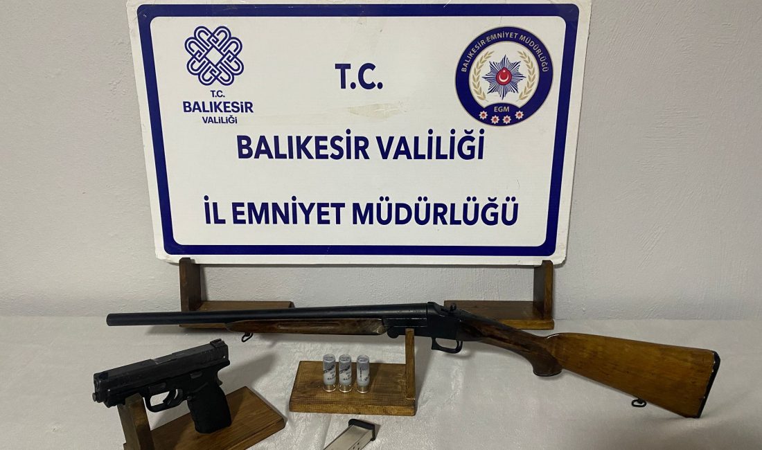 Balıkesir’de Silahlı Saldırıya İlişkin 3 Şüpheli Gözaltına Alındı Balıkesir’in Kurtuluş Mahallesi’nde bir oto galeri önünde gerçekleşen silahlı saldırıya