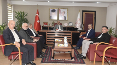 AK Parti Bandırma ve Erdek ilçe başkanları, yönetim kurulu üyeleriyle