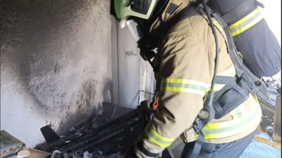 Balıkesir’in Erdek ilçesinde bir apartman dairesinde çıkan yangın, itfaiye ekiplerinin