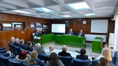 Bandırma Belediye Başkanı Dursun Mirza, eski belediye binasında Kent Konseyi