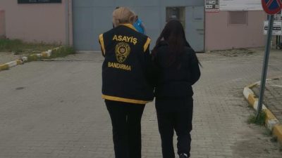 Balıkesir’in Bandırma ilçesinde, aranan şahısların yakalanmasına yönelik yürütülen çalışmalar kapsamında