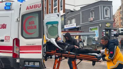 Balıkesir'in Bandırma ilçesi Atatürk Caddesi'nde meydana gelen trafik kazasında 1