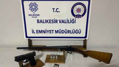 Balıkesir’in Kurtuluş Mahallesi’nde bir oto galeri önünde gerçekleşen silahlı saldırıya