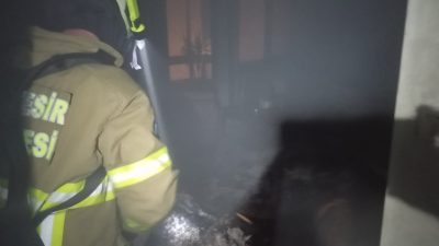 Balıkesir’in Erdek ilçesinde çakmak gazı dolumu sırasında çıkan yangın paniğe