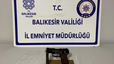 Balıkesir'in Gönen ilçesinde, Şehir Parkı otoparkında Cumhuriyet Halk Partisi (CHP)