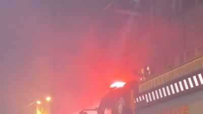 Balıkesir’in Bandırma ilçesinde bir apartmanın çatı katında yangın çıktı. İtfaiye