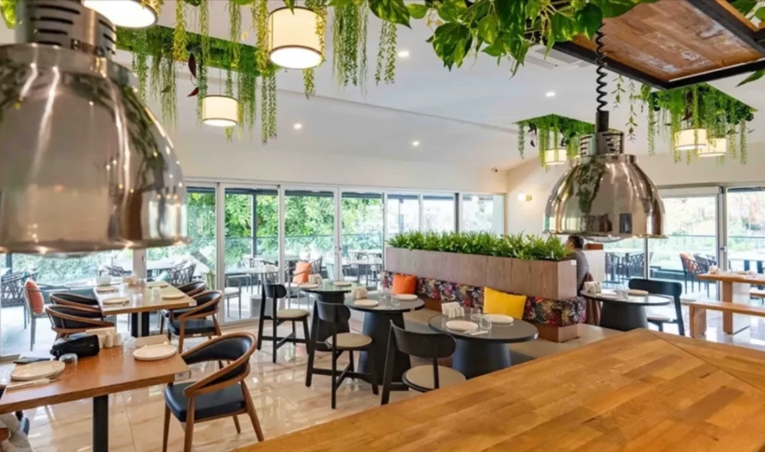 Fahiş fiyatlarla mücadelede yeni bir adım! Marketlerin ardından şimdi de restoranlar denetim altında Marketlerdeki fahiş fiyat artışlarıyla mücadele için atılan adımların ardından restoranlar