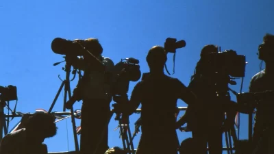 AYM, bir gazetede yayımlanan köşe yazısına karşı mahkeme kararıyla dayatılan