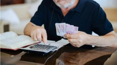 Emeklilere bayramda verilen ikramiyelere yüzde 33.33 oranında zam yapılmış ve