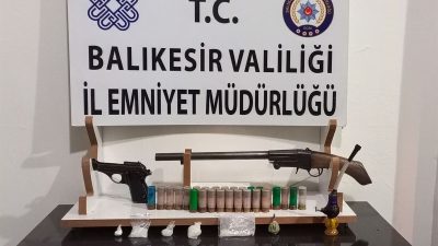 Balıkesir’in Havran ilçesinde polis ekiplerince düzenlenen operasyonda, çeşitli suçlardan hakkında