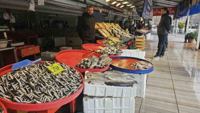 Balıkesir’in Bandırma ilçesinde, Bandırma Balık Hali’nde Ramazan ayıyla birlikte balık