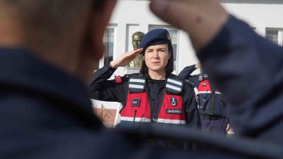 Balıkesir İl Jandarma Komutanlığı bünyesinde görev yapan kadın subay ve