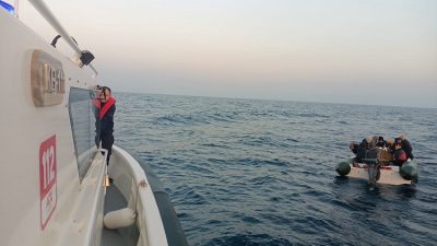 Balıkesir’in Ayvalık içesinde yasa dışı yollarla Yunanistan’ın Midilli Adası’na gitmek