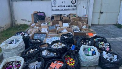 Balıkesir’in Ayvalık ilçesinde; polis ekiplerince düzenlenen operasyonlarda çok sayıda gümrük