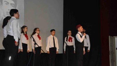 Balıkesir’in Bandırma ilçesinde, İstiklal Marşı’nın kabulünün 104’üncü yılı dolayısıyla düzenlenen