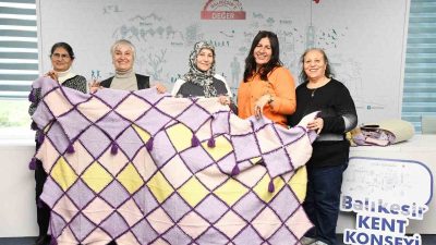 Balıkesir’de bir araya gelen 13 kadın dayanışmanın ve emeğin önemini