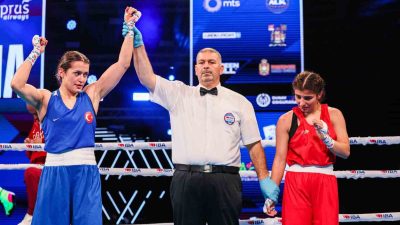 Balıkesir Büyükşehir Belediyespor’un sporcusu, Milli boksör Esra Yıldız Kahraman, Dünya