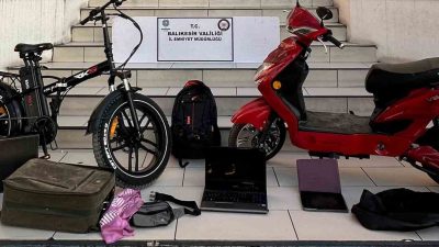 Balıkesir’in Ayvalık ilçesinde; 3 ev ve bir resmi kuruma girerek