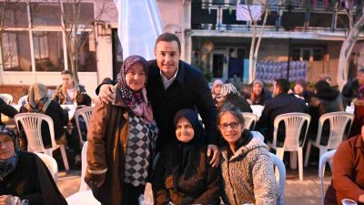 Balıkesir Büyükşehir Belediye Başkanı Ahmet Akın, 2.Sakarya Mahallesi’nde katıldığı iftar