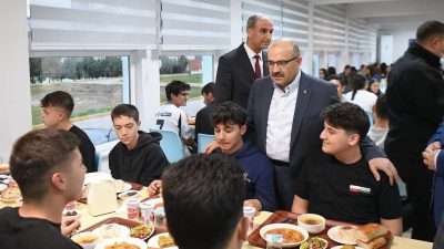 Balıkesir Valisi İsmail Ustaoğlu, Ramazan ayının manevi atmosferinde İstanbulluoğlu Sosyal