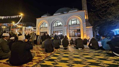 Balıkesir’in Bandırma ilçesinde Kadir Gecesi dolayısıyla ibadetlerini yerine getirmek isteyen