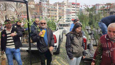 Bandırma Orman İşletme Müdürlüğü, Orman Haftası kapsamında Cumhuriyet Meydanı’nda vatandaşlara