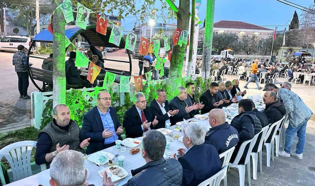 Bandırma’ya bağlı Yeşilçomlu Mahallesi, geleneksel olarak düzenlediği iftar yemeğinde mahalle