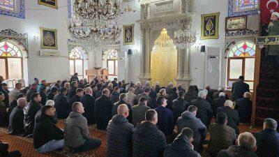 Ramazan Bayramı, tüm yurtta olduğu gibi Bandırma’da da camilerde kılınan