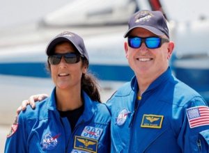 NASA'nın uzayda mahsur kalan iki astronotunun yerini alacak ekibin fırlatılışı