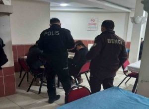 Balıkesir’de huzur denetimlerinde aranan 10 şahıs yakalandı, kusurlu bulunan 77