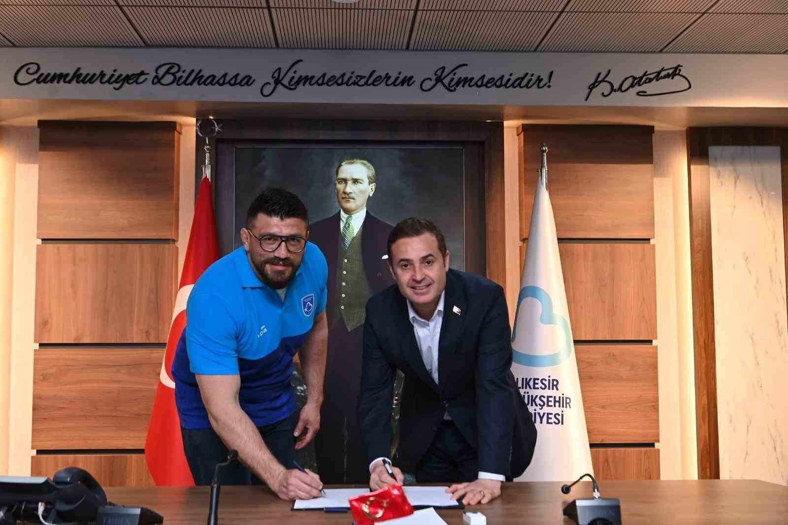Balıkesir Büyükşehir Belediye Başkanı ve Yağlı Güreş Düzenleyen Kentler Birliği