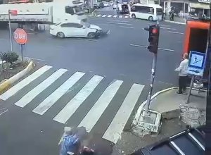 Balıkesir’in Edremit ilçesinde meydana gelen zincirleme trafik kazasında 1 kişi