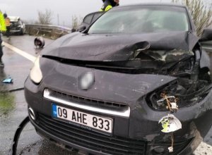 Balıkesir’in Susurluk ilçesinde Gebze-Orhangazi-İzmir otoyolunda meydana gelen zincirleme trafik kazasında