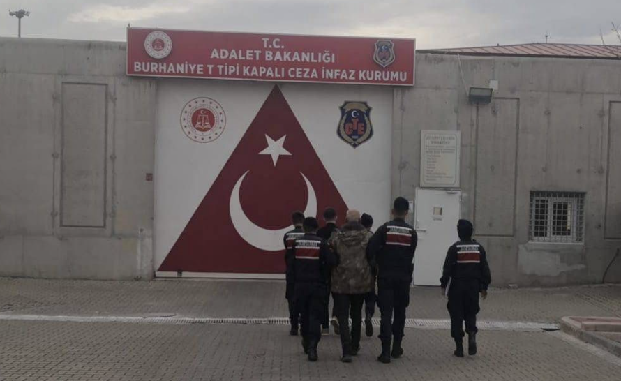 Balıkesir’in Edremit ilçesinde düzenlenen uyuşturucu operasyonunda, iklimlendirme sistemi ile kenevir