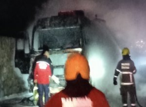Balıkesir'in Bandırma ilçesinde, Bandırma-Çanakkale karayolu Merinos mevkisinde bir tırın kupasında