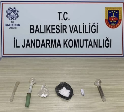 Balıkesir İl Jandarma Komutanlığı ekiplerince kaçakçılık ve uyuşturucu madde ticaretiyle