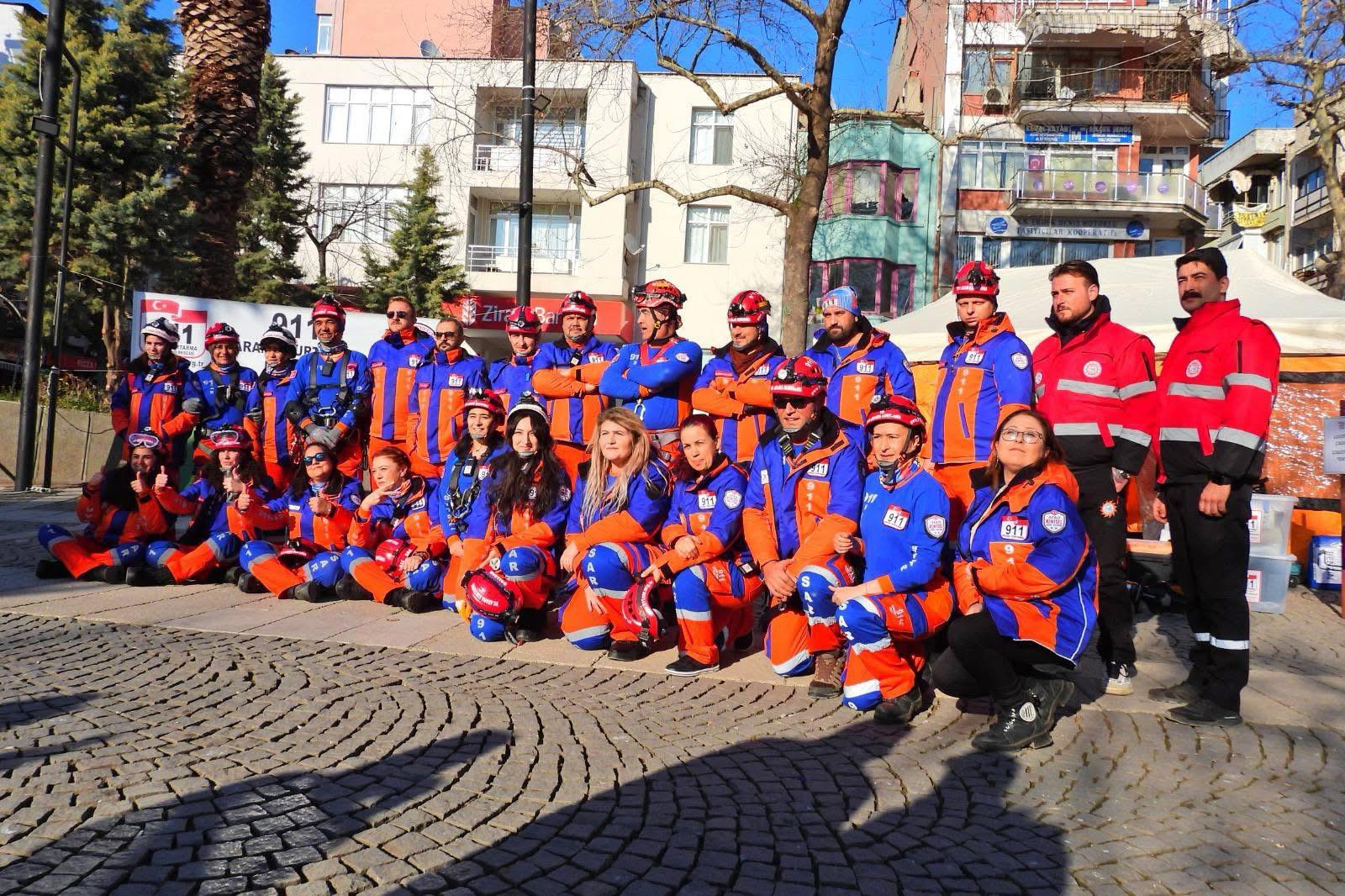 Balıkesir'in Erdek ilçesinde Deprem Haftası etkinlikleri kapsamında 911 Arama ve