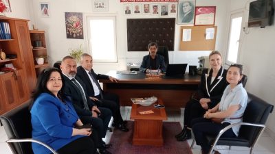 AK Parti İlçe Başkanı Göksel Karlahan, Teşkilat Başkanı Bayram Özdemir,