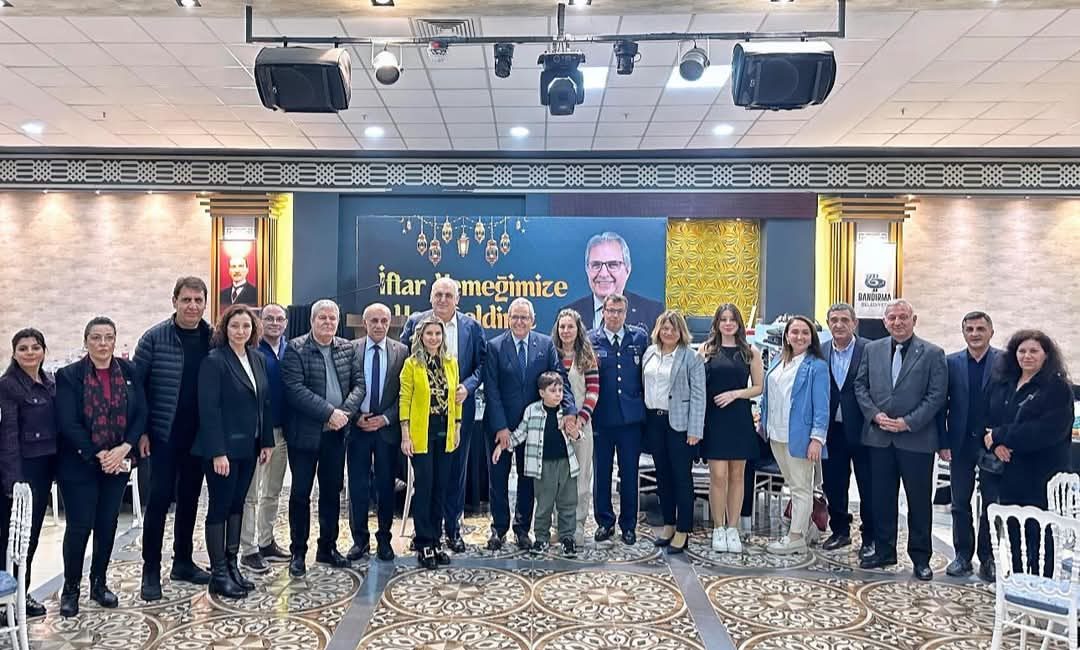 Şehit yakınları ve gaziler Bandırma Belediyesi’nin iftarında buluştu Bandırma Belediyesi, şehit aileleri, gaziler ve gazi yakınları onuruna iftar