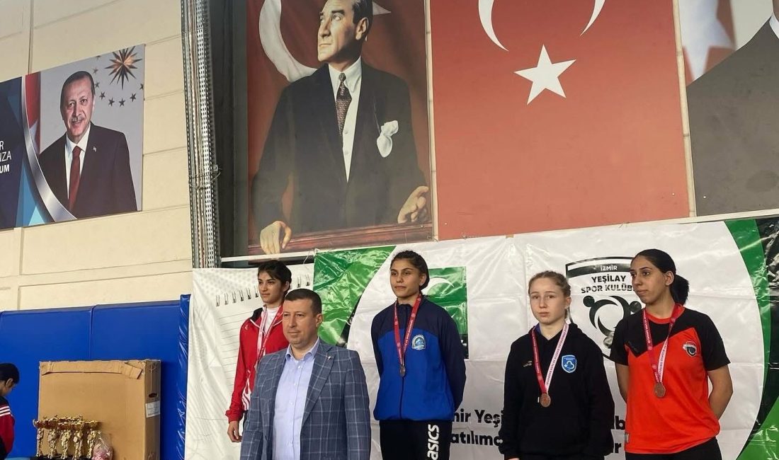 Bayanlar Güreş turnuvasında Büyükşehirli sporculardan 7 madalya İzmir’de düzenlenen U15 ve U17 Kadın Güreş Turnuvası’nda Balıkesir Büyükşehir