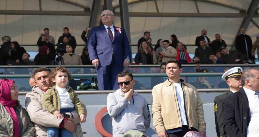 Bakan Güler, yeni mezun olan astsubaylara ve ailelerine seslendi Milli Savunma Bakanı Yaşar Güler, terör örgütü PKK’nın silah bırakma