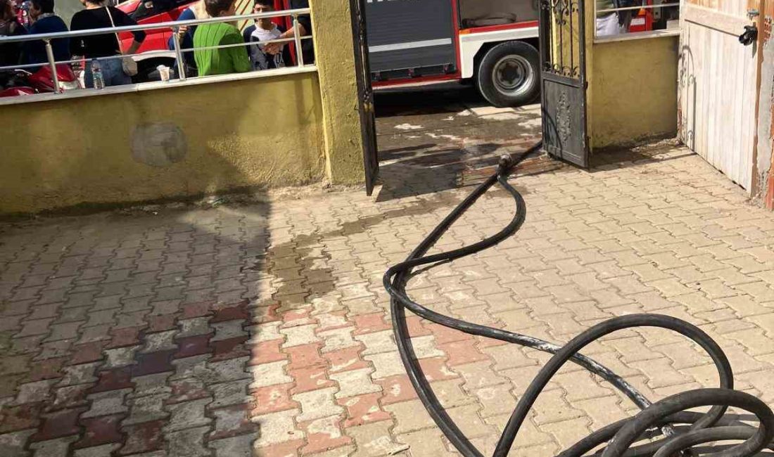 Ayvalık’ta ev yangını Balıkesir’in Ayvalık ilçesinin Altınova Mahallesi’nde bir apartmanın dördüncü katındaki dairede