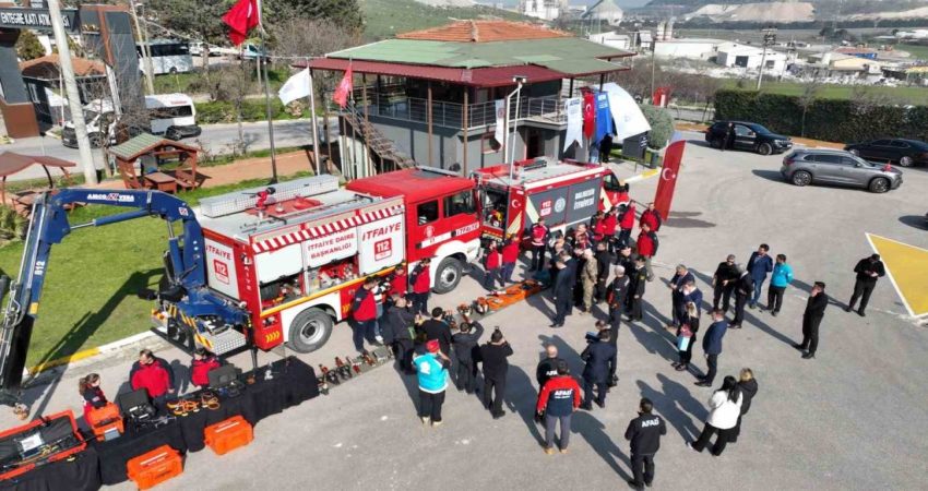 Balıkesir Büyükşehir İtfaiyesi ortak tatbikatta göz doldurdu Balıkesir Büyükşehir Belediye Başkanı Ahmet Akın, Afet Timi Uygulama Eğitimi