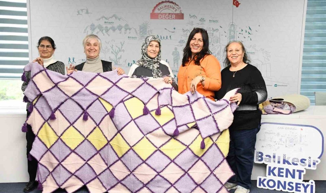 Balıkesirli kadınlar ilmek ilmek umudu işledi Balıkesir’de bir araya gelen 13 kadın dayanışmanın ve emeğin önemini