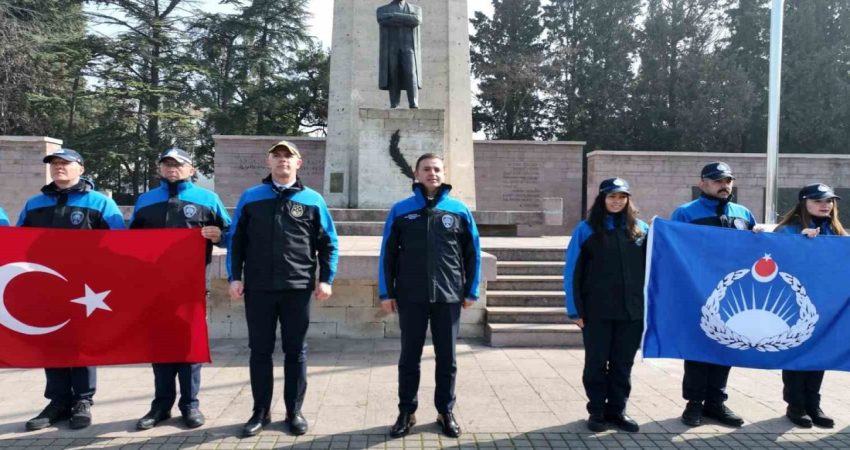 İstiklal Madalyalı dedenin torunu İstiklal Marşı’nı gururla okudu İstiklal Madalyalı bir dedenin torunu olan Balıkesir Büyükşehir Belediye Başkanı