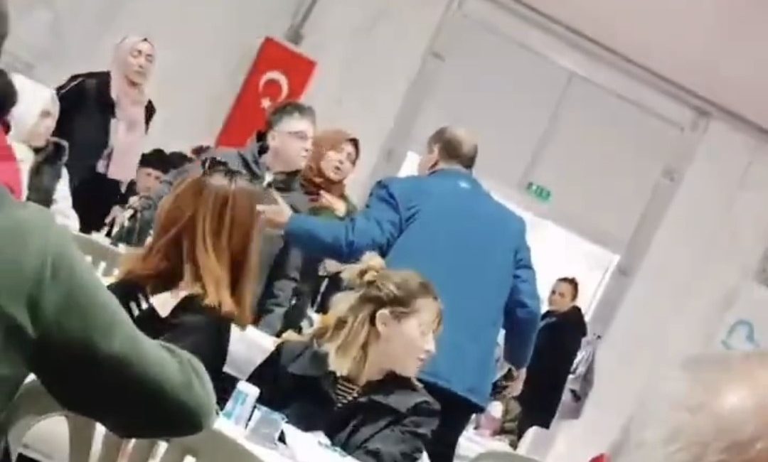 İftar çadırında sinirler gerildi Balıkesir’de kurulan iftar çadırında bir erkek ve bir kadın vatandaş