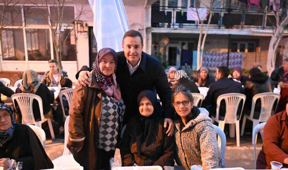 Balıkesir Büyükşehir Belediye Başkanı Ahmet Akın, 2.Sakarya Mahallesi’nde katıldığı iftar