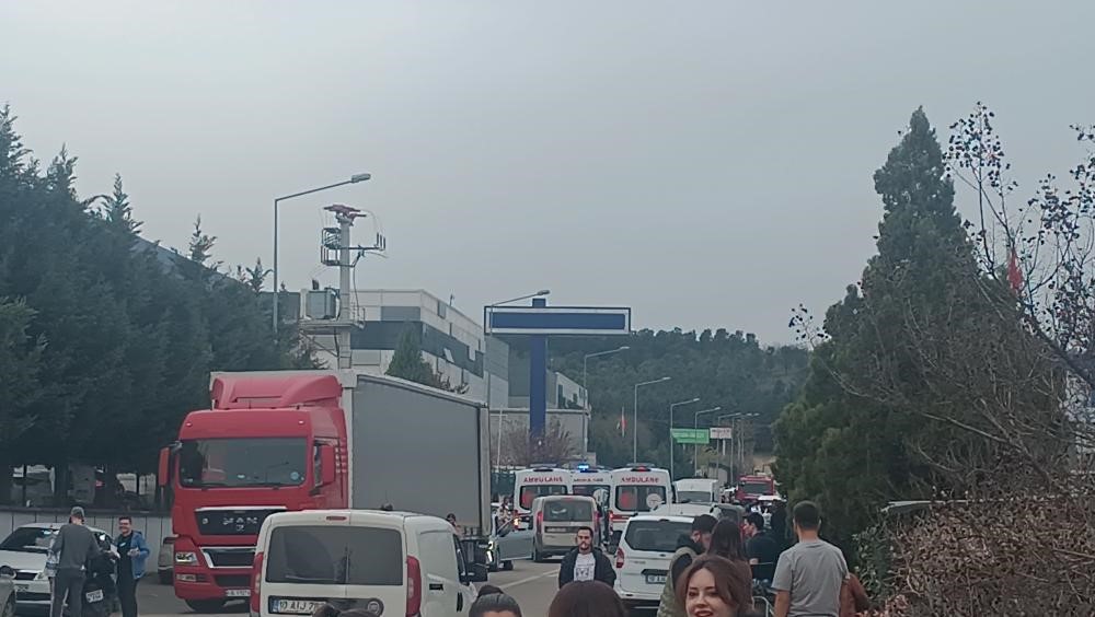Amonyaktan zehirlendiler Balıkesir’de bir fabrikada amonyak ile yapılan temizlik sonucu işçiler zehirlendi.