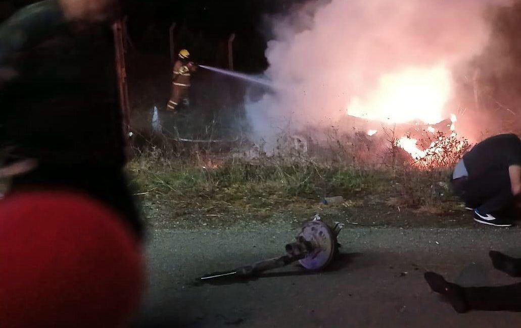 Balıkesir’de kaza yapan araç alev aldı: 1 ölü, 1 yaralı Balıkesir-Edremit karayolunda kaza yapan araçta yangın çıktı. Kazada 1 kişi
