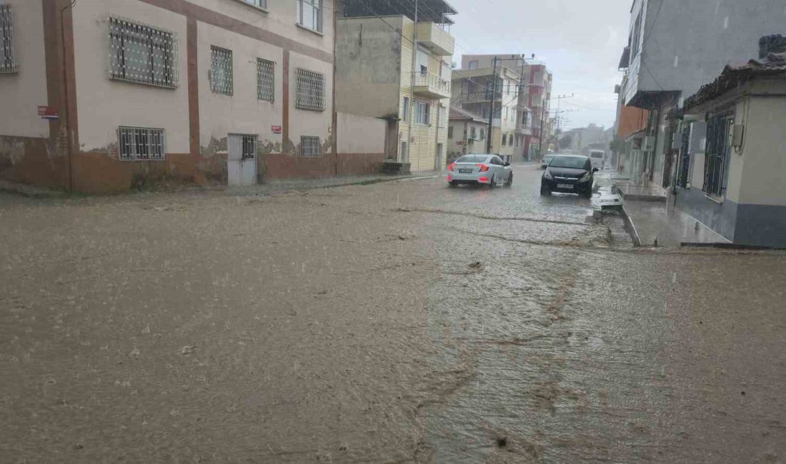 Balıkesir’in Edremit ilçesinde sağanak yağış hayatı olumsuz etkiledi. Cadde ve